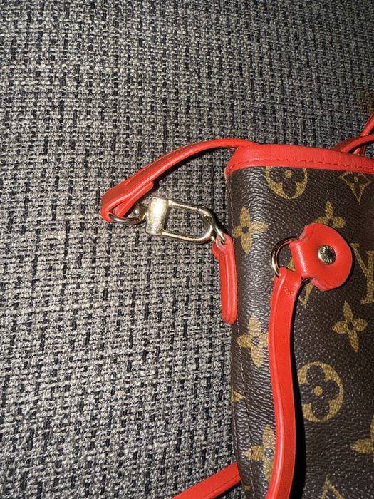 Mini Metis Louis Vuitton c/ detahes Vermelhos