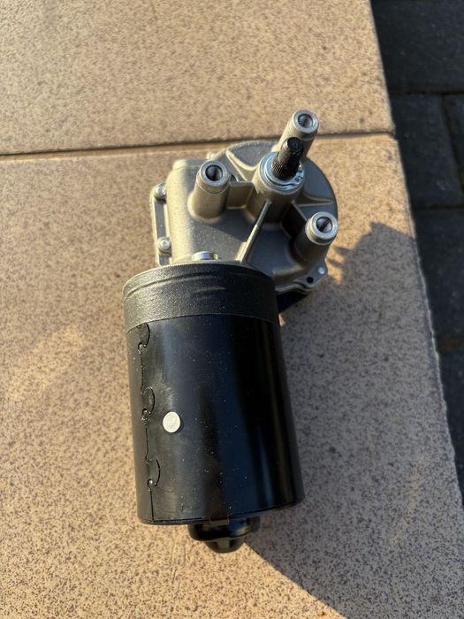 Silniczek wycieraczek przód irygnalny vw , audi , seat , skoda