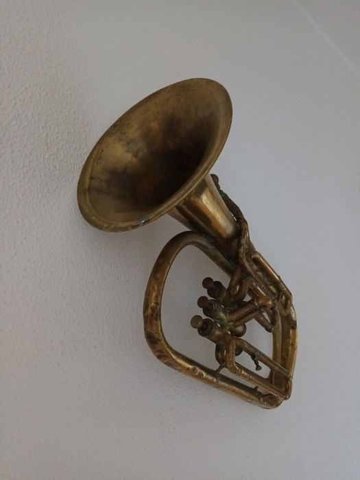 Tuba antiga Couesnon Paris 60cm comprimento