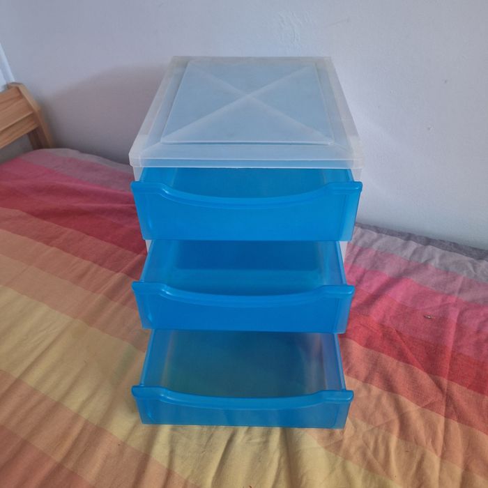 Caixa com 3 gavetas, como Nova