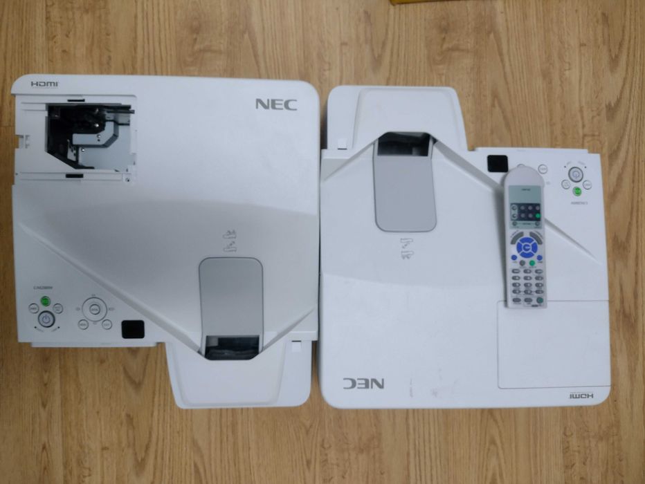 Projektor NEC um280w + drugi