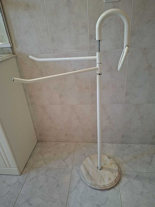 Acessórios de casa de banho de qualidade - Armário, porta toalhas e porta papel higiénico