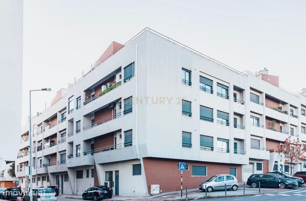 Apartamento T3 com Parqueamento, Arrecadação e Terraço - Sobreda