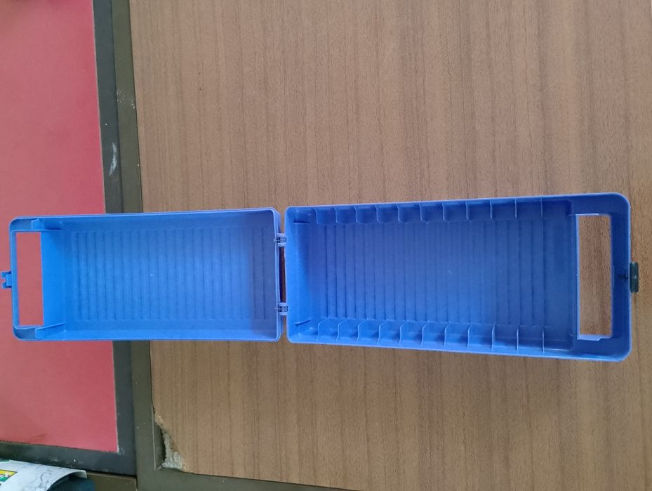 Porta cassetes plástico rígido