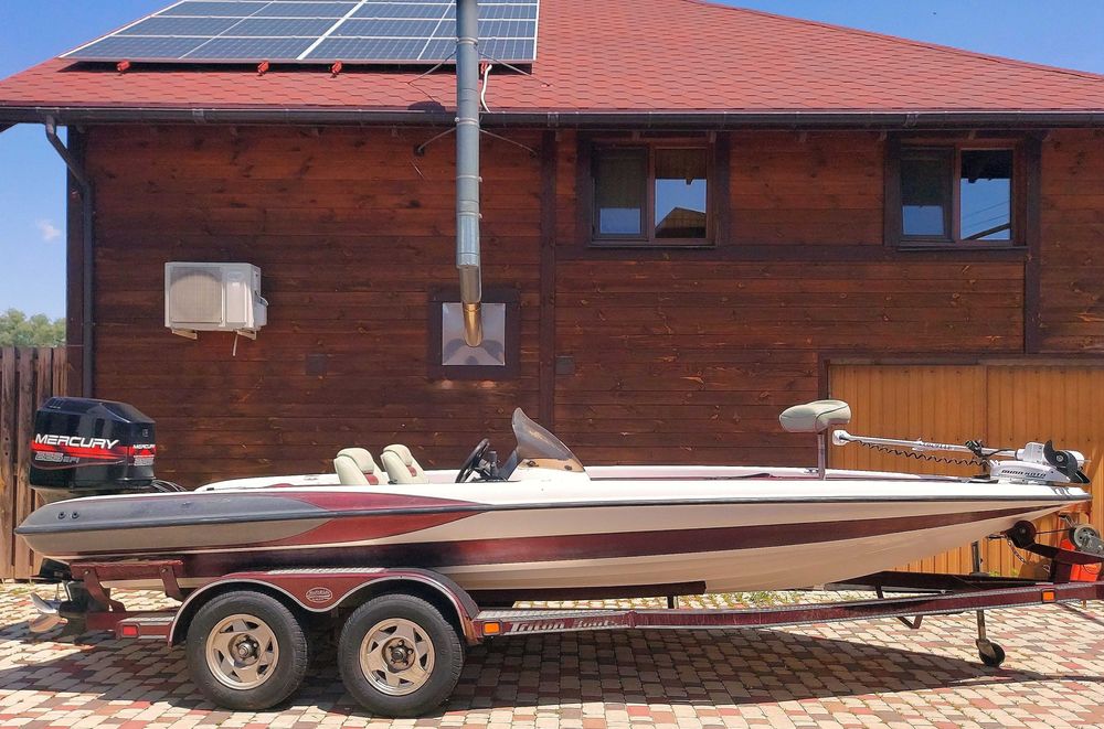 Лодка Triton TR21 + Лафет + Mercury 225 EFI Америка човен