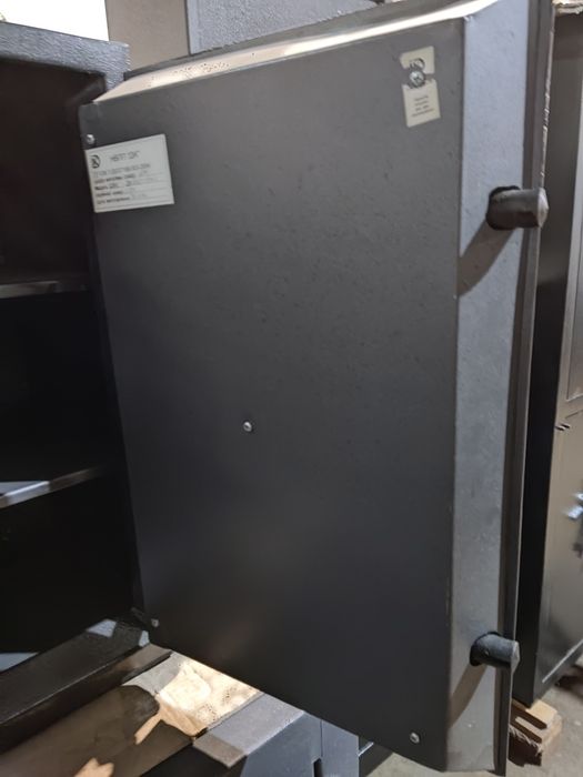 Продаю б.у сейф(48 кг)