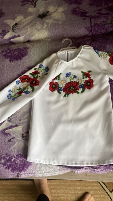 Різні вишиванки бісерні і вишиті ДМС