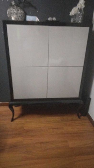 Mesa e móvel de sala