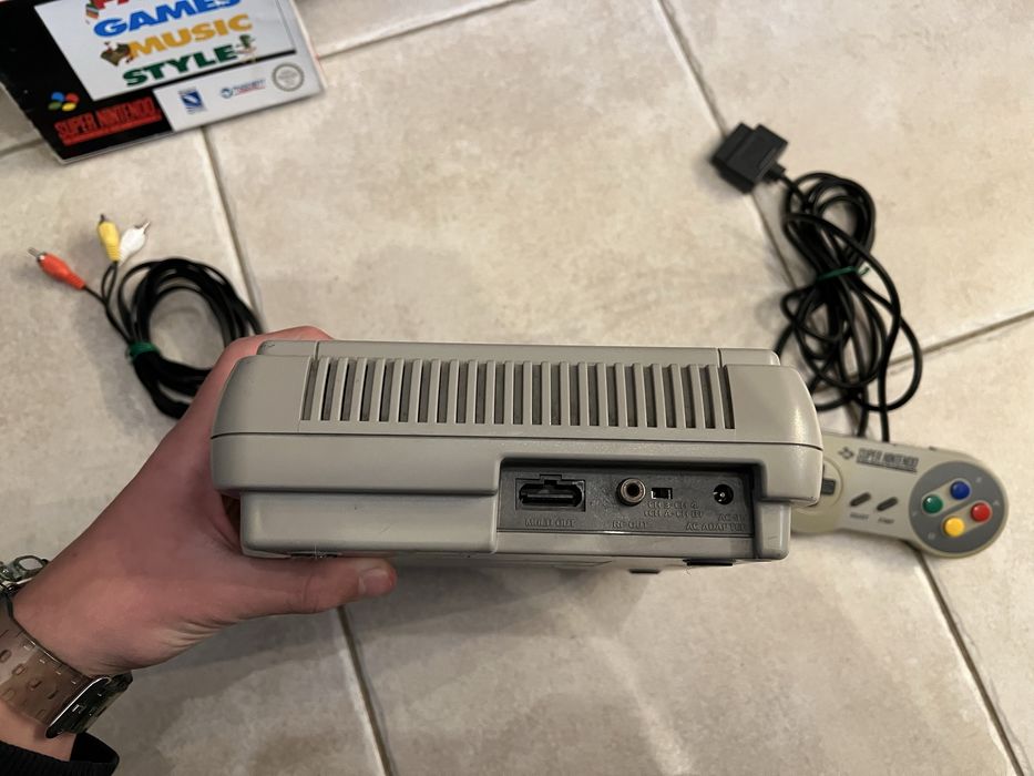 Super Nintendo (SNES) + оригінальний картридж + комплект