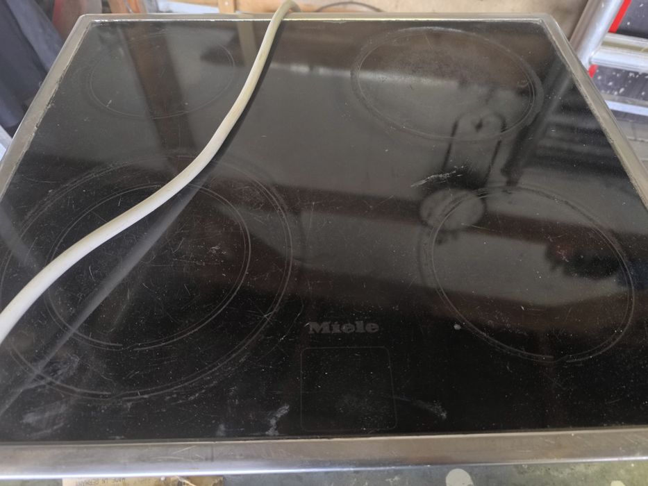 Miele twin set 200 Piekarnik elektryczny z płytą do zabudowy