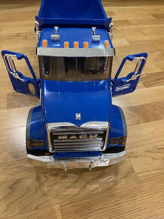 Bruder самосвал синий