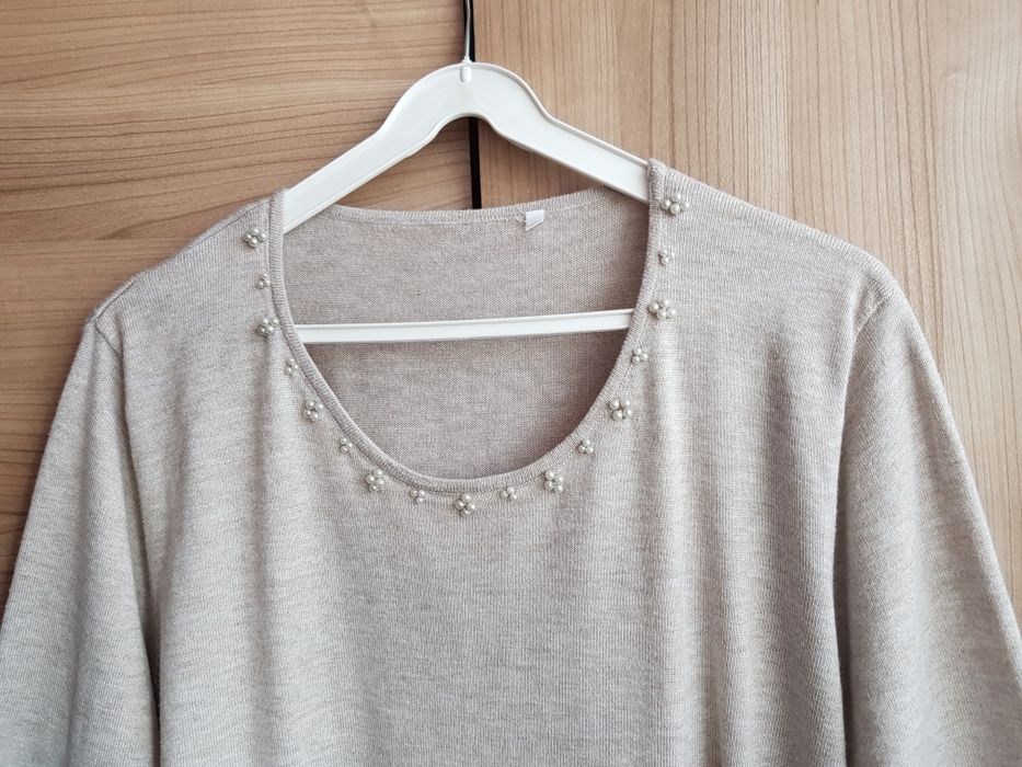 Duży sweterek z koralikami rozm ok  50