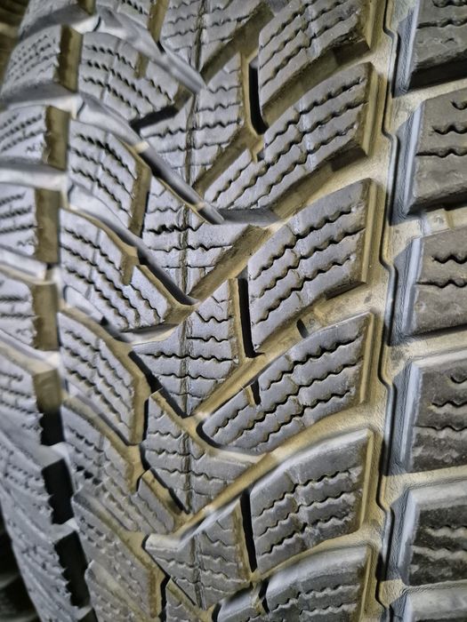 215/65/16 Dunlop para zima 7,7mm 17r