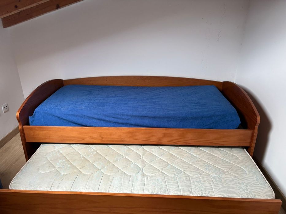 Cama dupla de solteiro