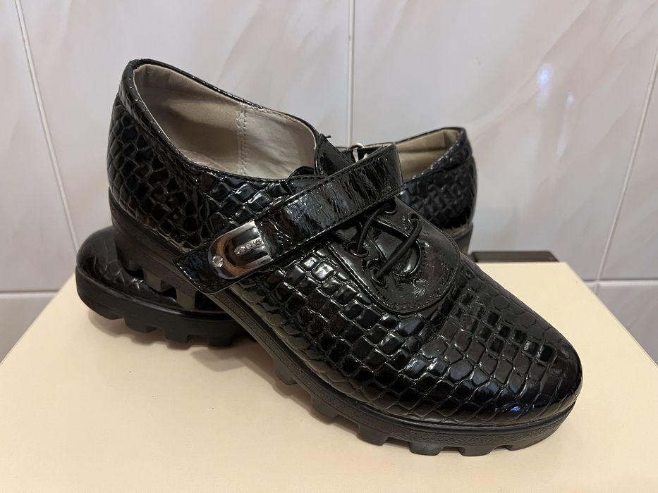 Жіночі туфлі-лофери