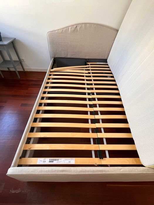 Cama e estrado IKEA com oferta de colchao