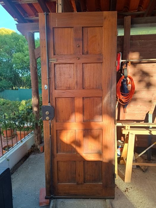 Porta mogno com fechadura