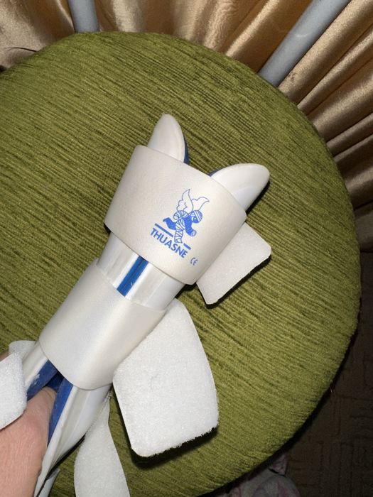 На правую левую ногу гіпс фіксатор бандаж лангетта тутор голеностоп