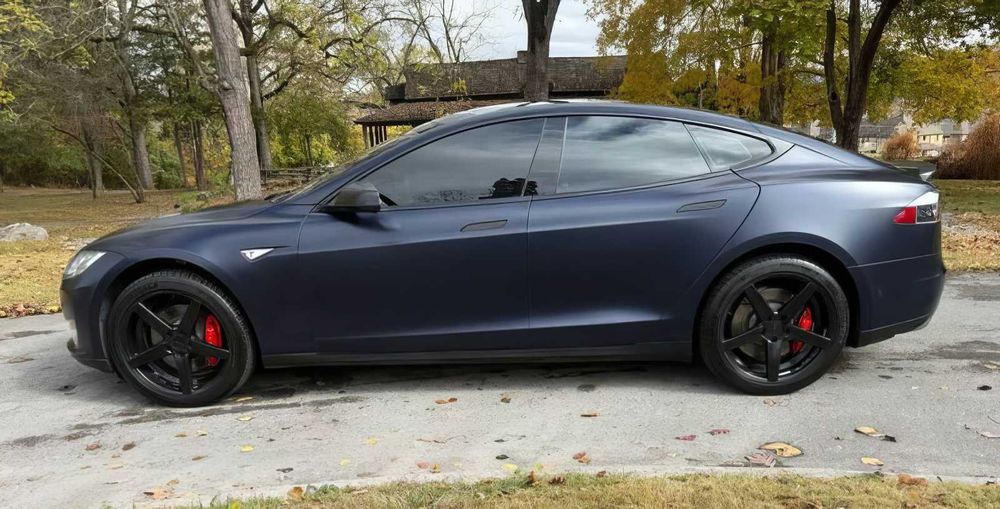 Tesla Model S P85D      2015
