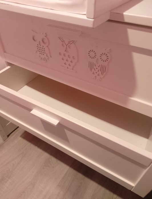 Komoda z przewodnikiem