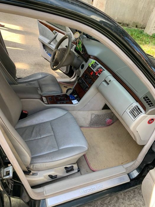 Мерседес E320 2001 рік