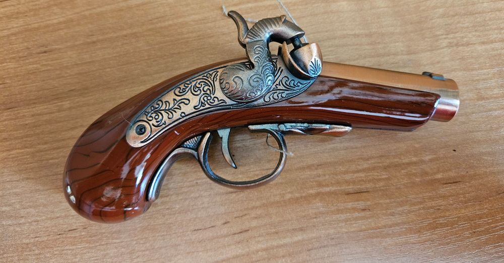 Unikatowy pistolet (zapalniczka)