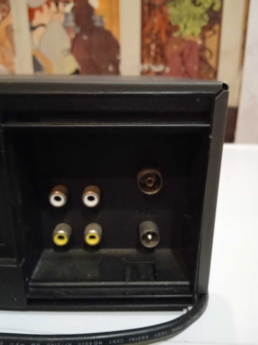 Видеомагнитофон продам