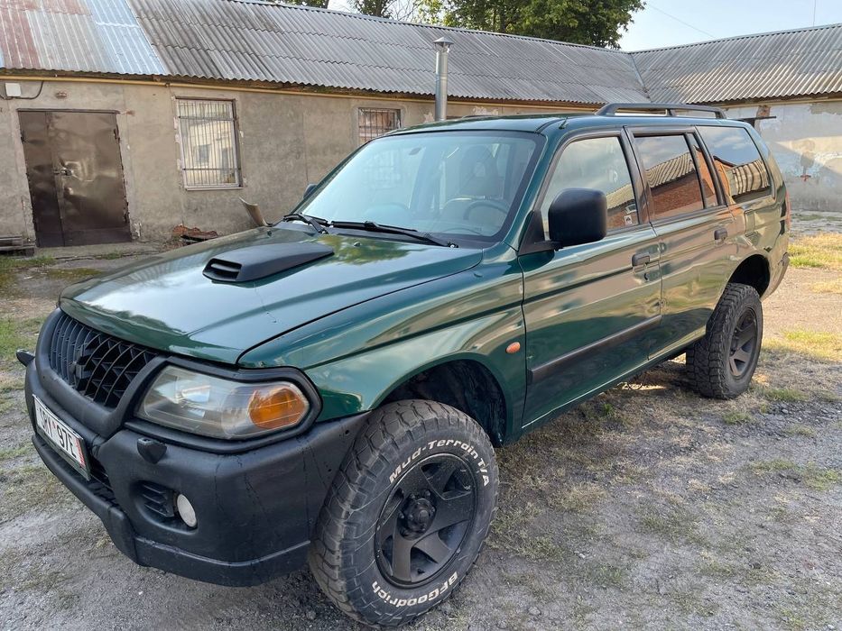Mitsubishi Pajgero Sport ( Містубісі Паджеро спорт) 2,5 Дизель 2003 рік Повний Привід Гарний позашляховик