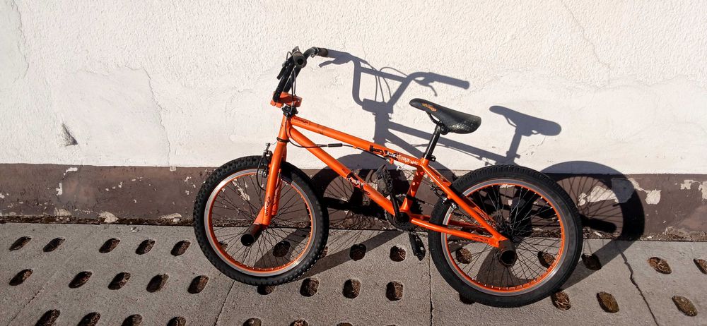 Rower bmx z czteroma pegami