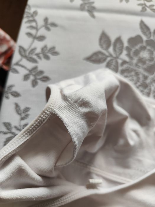 Top prążkowany modelujący sylwetkę na nieregulowane ramiączka rozm 40C