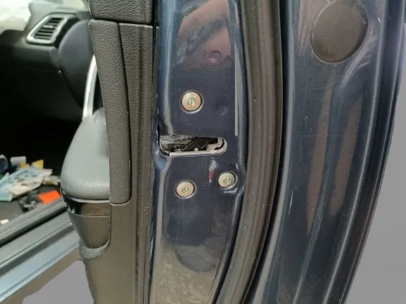 Fechadura / fecho porta frente direito KIA Ceed (CD)