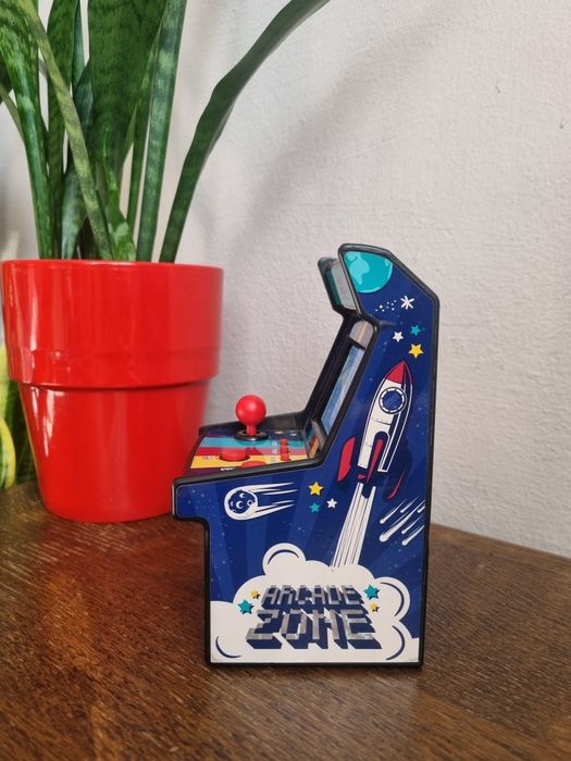 mini konsola retro marki Legami Milano automat gra