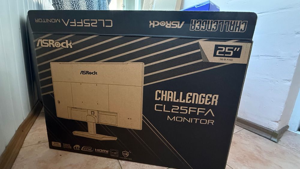 Стаціонарний комп’ютер + монітор + бездротова мишка та килимок