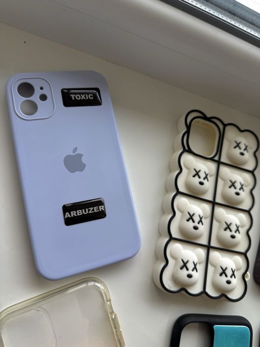 Отдам все чехлы на Iphone 11
