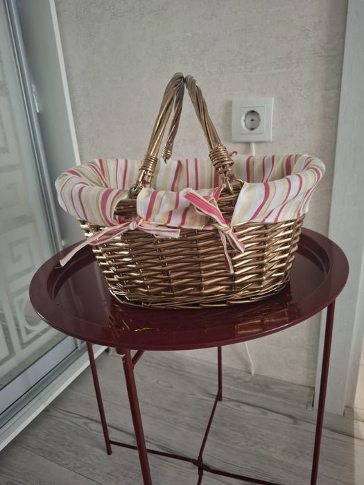 Великодня корзина,кошик  для пікніка.