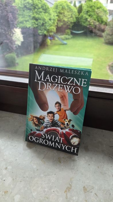 Magiczne drzewo świat ogromnych