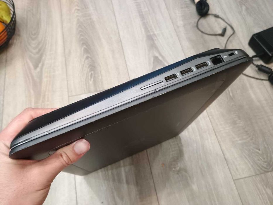 HP Zbook 17 g4 i7-7820HQ\16gb\Quadro m1200 4gb\256 SSD FHD
