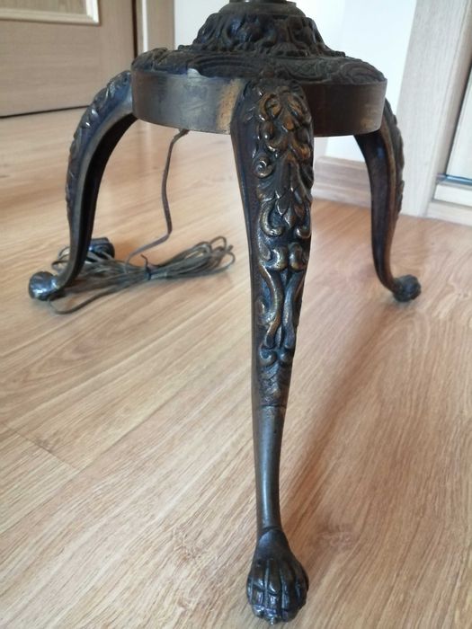 Candeeiro de pé em bronze antigo