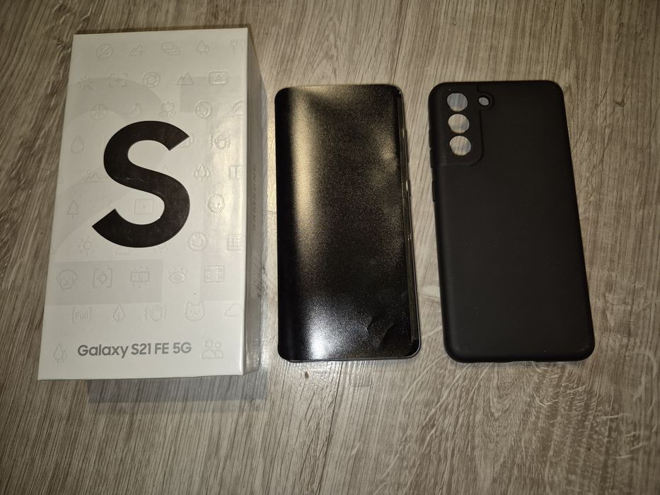 Samsung Galaxy S21 FE 5G + czarne etui