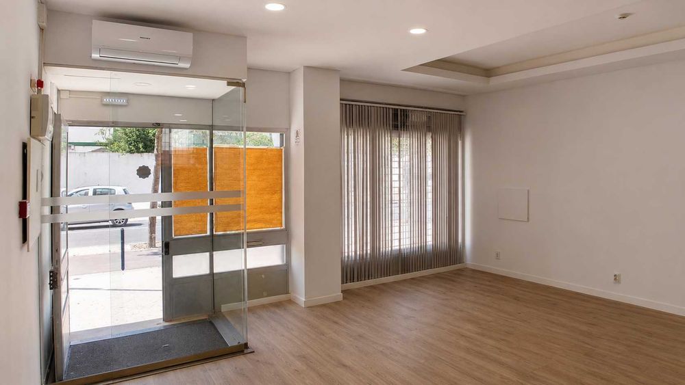 Loja Comercial Remodelada no Bonfim, Setúbal