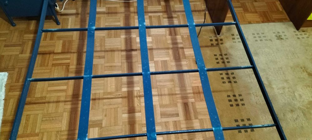 Cama de ferro antiga