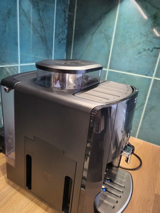 Продам б/в кавомашину  KRUPS Arabica EA817010