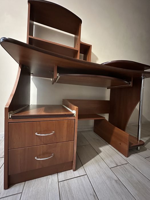 Стіл письмовий, компьютерний, стол. Стілець крісло