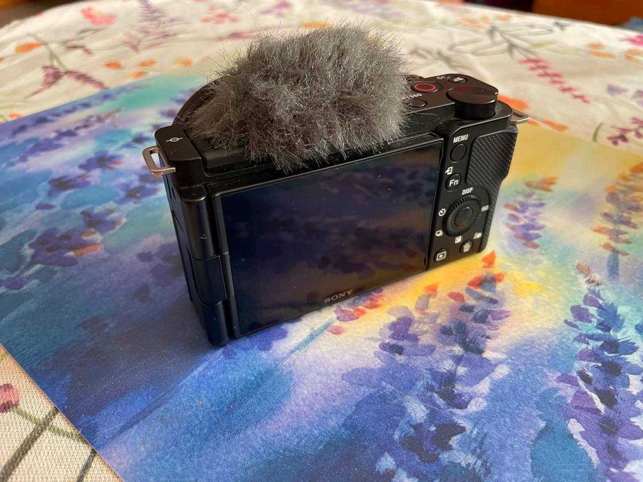 Sony ZV-E10 + Obiektyw 16-50mm OSS + Osłona Przeciwwietrzna (Deadcat) | Stan BDB