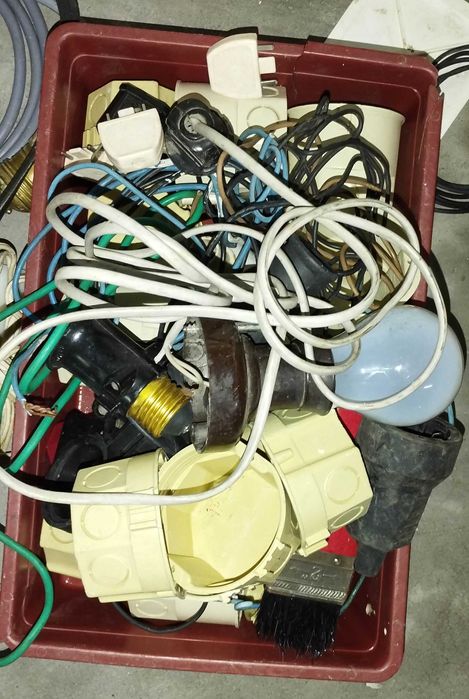 Construção Civil: Tocha maçarico gás, Régua, Esquadro, Nível, Serrote