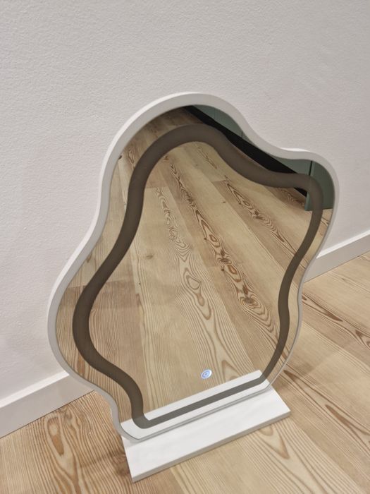 Espelho com iluminação, lacado a branco