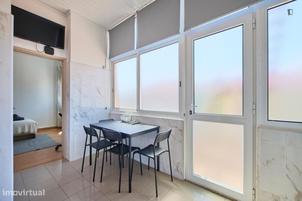 Quarto - localizado em Alameda Lisbon