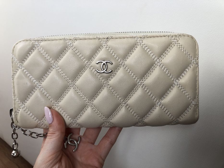 Chanel portfel kremowy