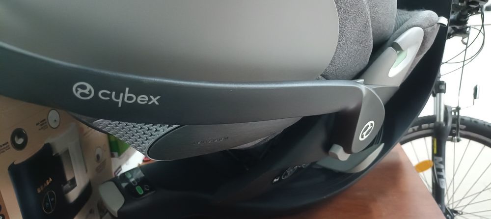 Fotelik samochodowy Cybex - komplet,  z bazą
