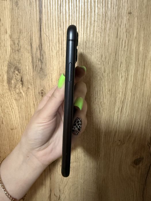 Телефон IPhone 11